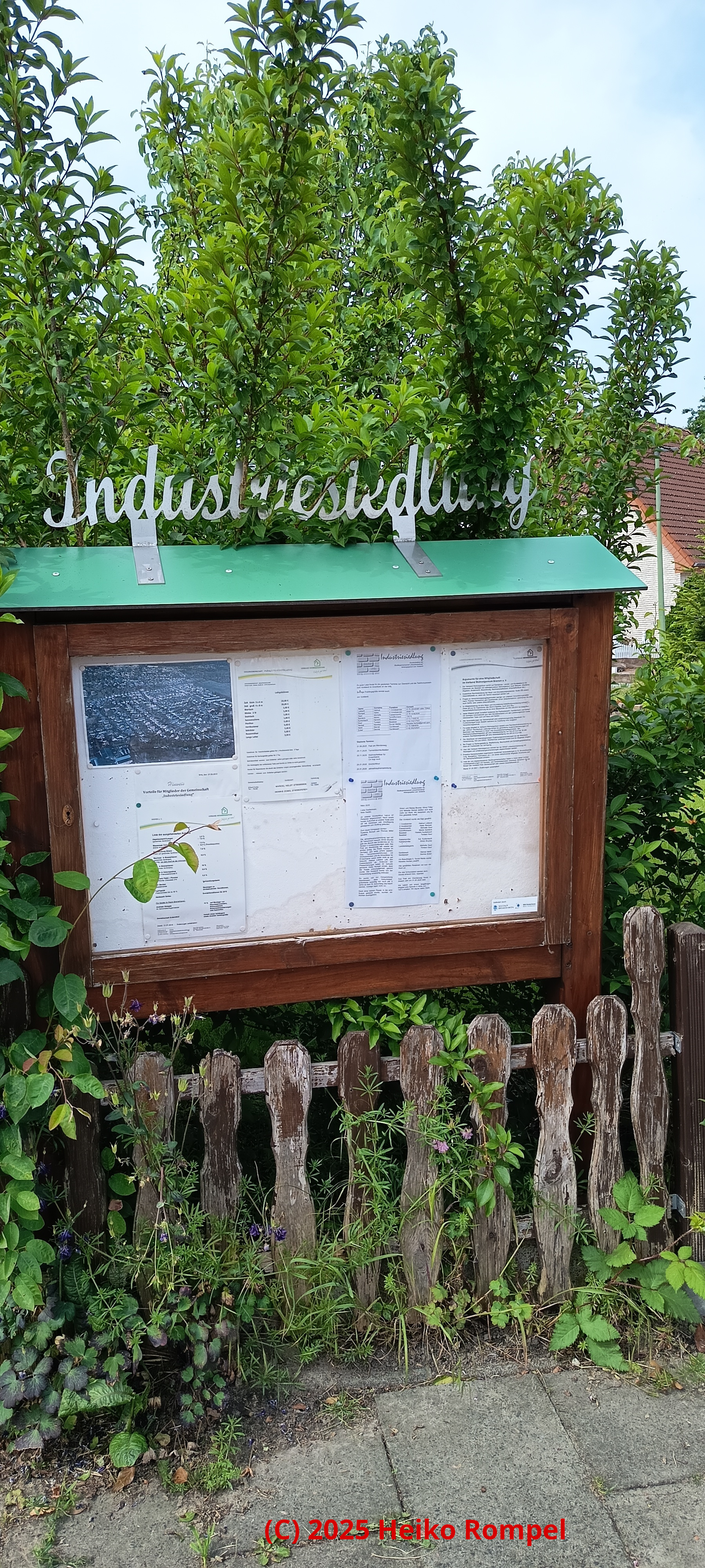 Schaukasten an der Gerätehütte